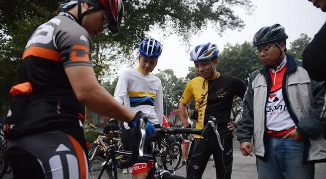 Hanoians sample New Year atmosphere