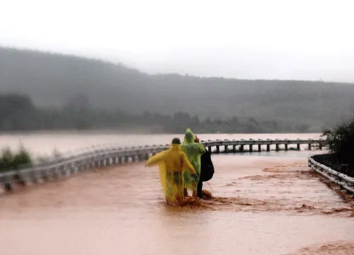 Kontum isolated after flood