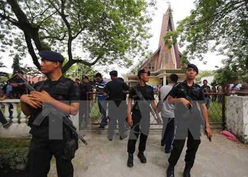 Suicide bombing injures four people in Indonesia