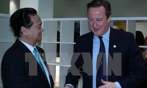 Prime Minister meets with foreign leaders on sidelines of COP21