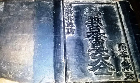 Heritage poetry on Hue royal architecture