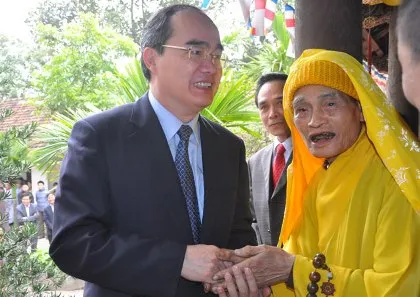 VFF leader pays visit to Vietnam Buddhist Sangha head