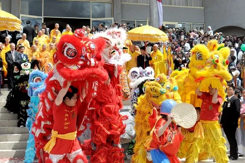 Foreigners prepare for Lunar New Year