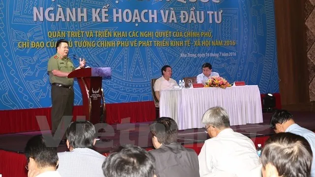 Vietnam continues to foster economic restructuring