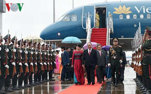 Vietnam gives top priority to relationship with Laos