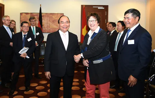 Vietnam, Germany sign 28 deals worth 2.5 billion euros
