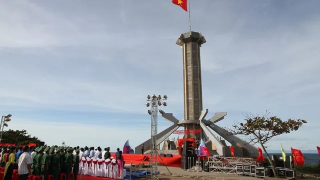 New flag pole on Con Co island