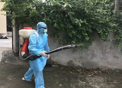 Hanoi continues to spray mosquito-killing chemicals