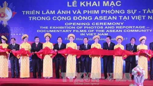 Exhibition highlighting ASEAN community opens in Thanh Hoa