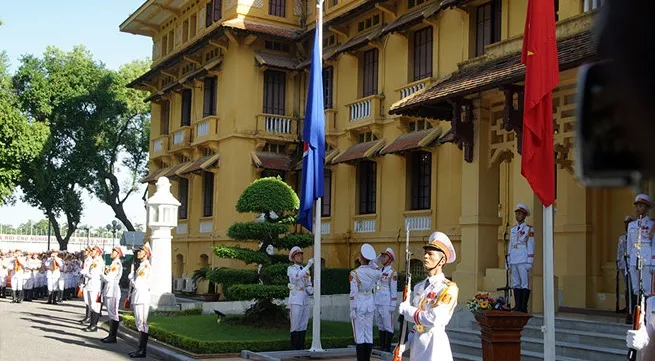 Flag raising ceremony marks ASEAN’s 50th anniversary in Hanoi