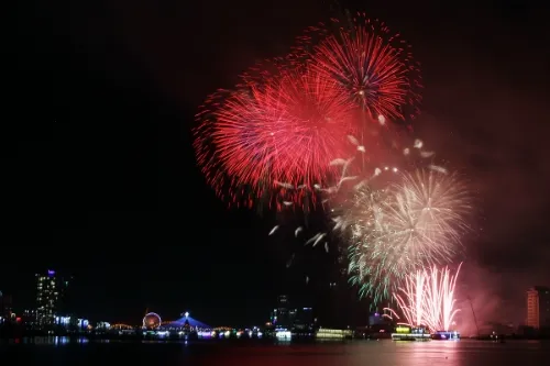 Number of visitors soars 50% during Da Nang firework festival