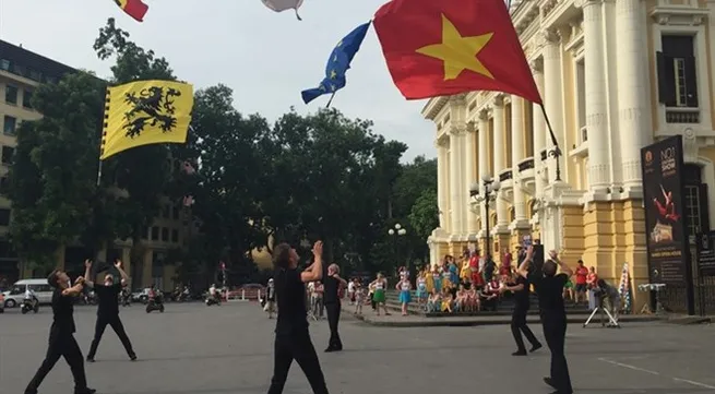 Belgian dance group in Hanoi fusion