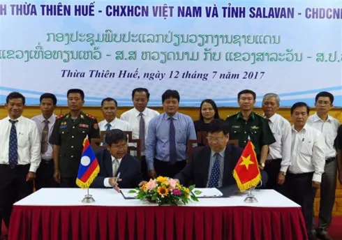 Vietnamese, Lao localities build peaceful border