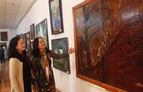 Fine art exhibition features Central Highlands land, people