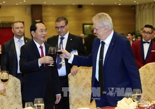 Czech President wraps up state visit to Vietnam