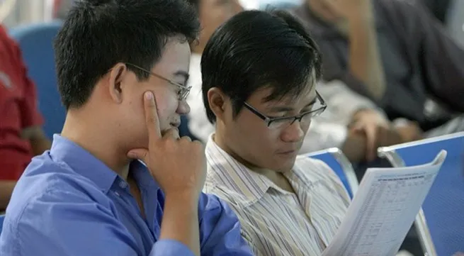 VN Index drops after two-day rise