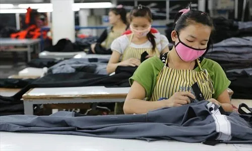 More Vietnamese workers work in Laos