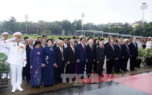 Leaders pay tribute to President Ho Chi Minh