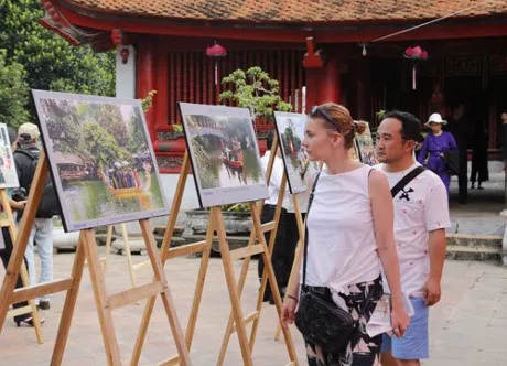 Photo exhibition celebrates Hanoi's Liberation Day