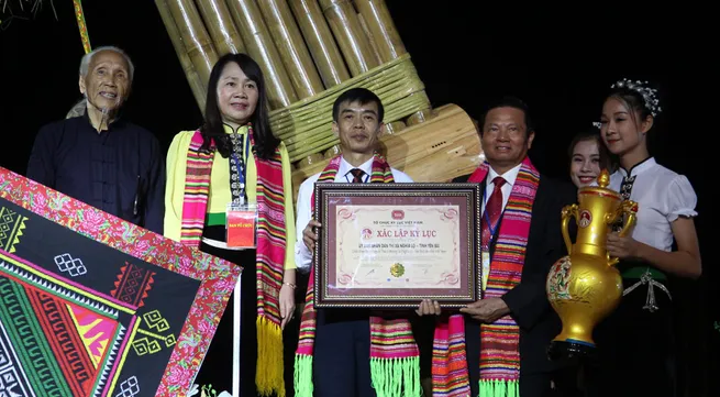 Record-breaking Thai panpipes