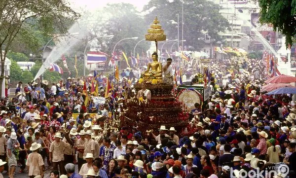 Vietnamese join Lao celebrating Bunpimay
