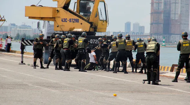 Anti-terrorism drill in Danang
