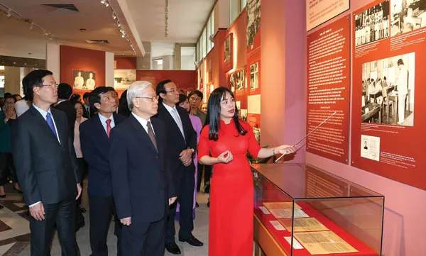 Exhibition on late Party Chief Le Duan opens