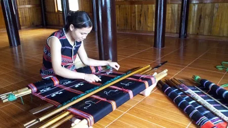 Dèng weaving recognized as national heritage