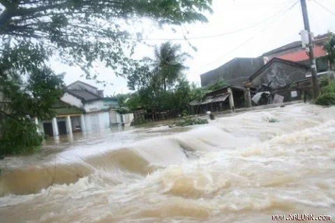 Severe floods cause difficulties for residents