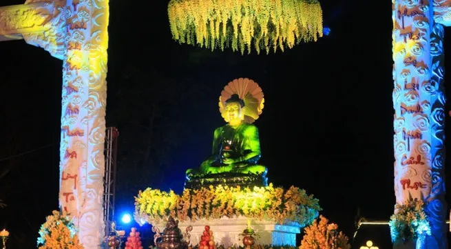 World's largest jade Buddha statue displayed