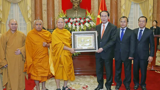 State President receives Vietnamese, Buddhists from Thailand