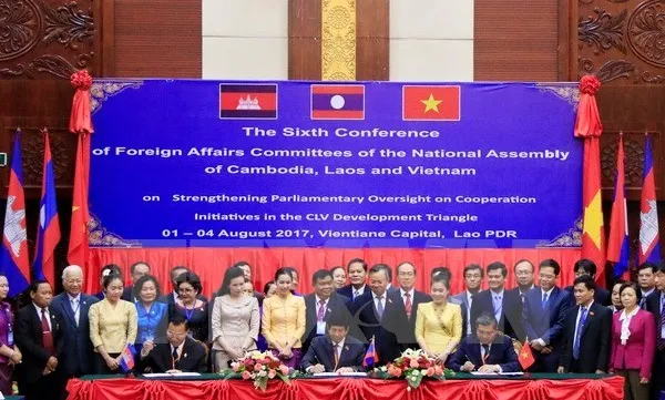 Indochinese parliaments discuss development in Vientiane