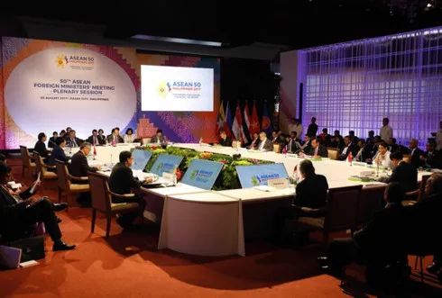 ASEAN foreign ministers agree on draft COC framework