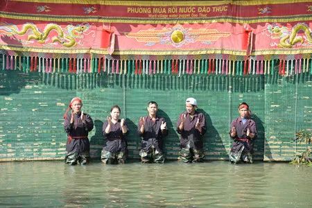 Dao Thuc village water puppetry lures visitors