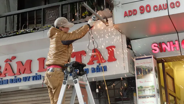 Hanoi launches drive to reclaim illegally occupied pavement