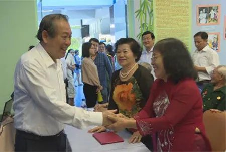 Deputy PM meets former revolutionary prisoners