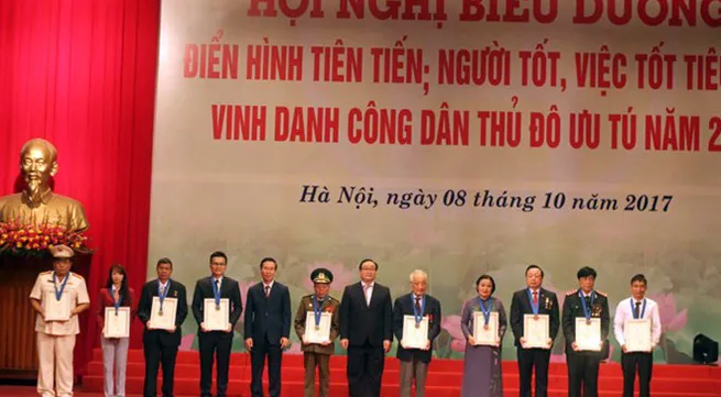 Hanoi honors outstanding citizens of 2017