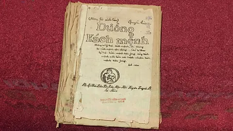 First print of “Duong Kach Menh” introduced to public