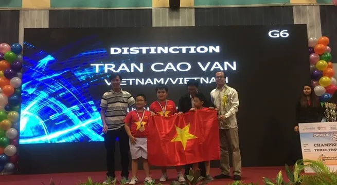 VN students win 2 top prizes at Int’l Robothon