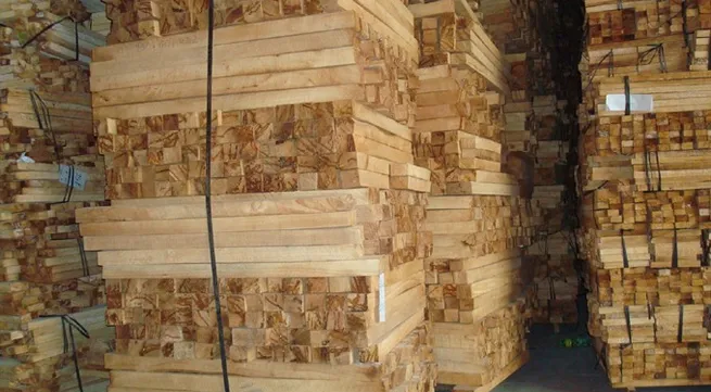 Chinese buyers depleting VN’s raw lumber