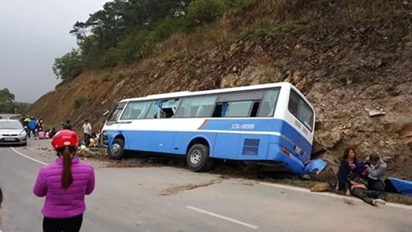 One dead, 37 injured in Sóc Sơn accident