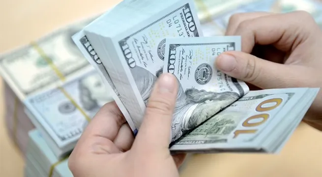 Gold up, dollar down in unusual VN reaction