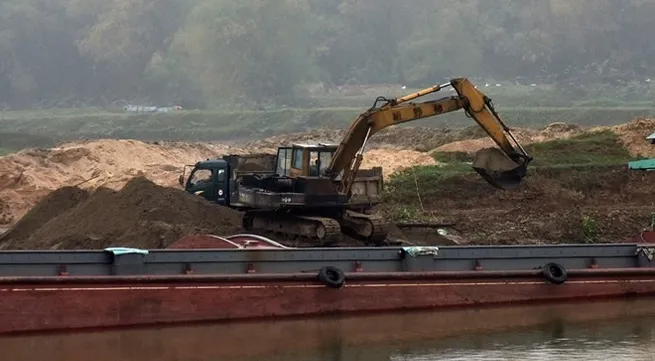 PM orders halt to dredging projects