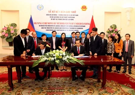 Việt Nam, Cambodia sign memorandum on labour cooperation