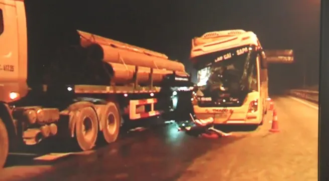 One killed, five injured in coach- truck collision