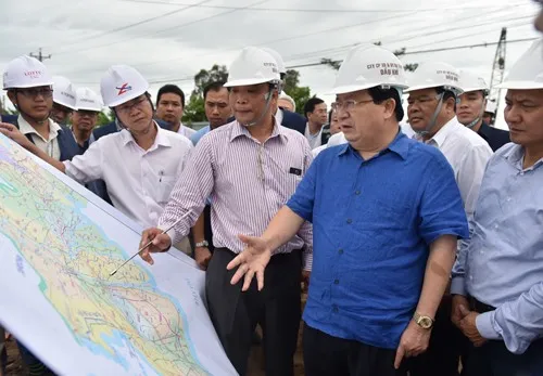 Deputy PM urges transport work in Mekong Delta