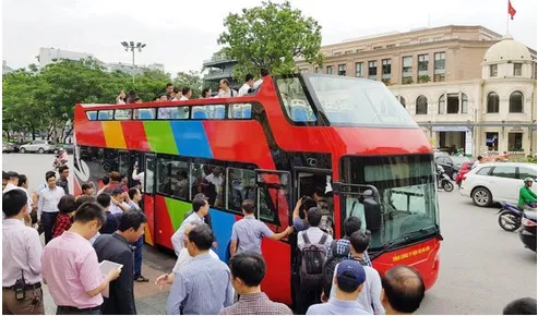 Double-decker bus launched in Hanoi; Da Nang offers free bus service