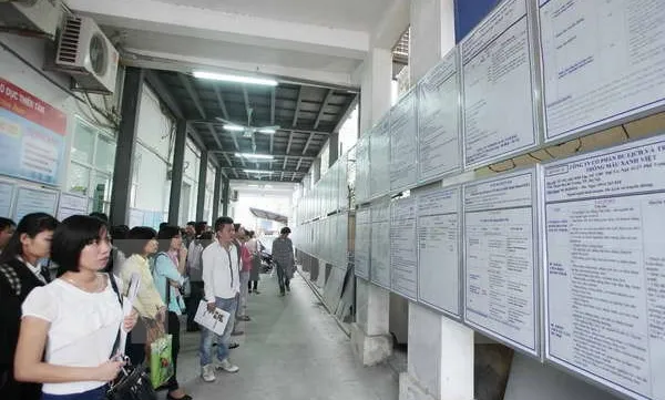 Unemployment dips slightly in Q2