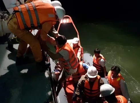 Five crew members saved from sunken vessel