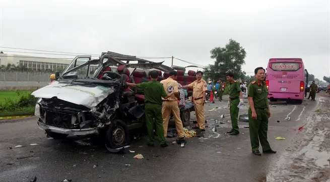 Bus collision kills six in Tây Ninh Province